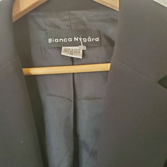 BIANCA NYGARD | Classic 2 button closure  Blazer - Picture 2 of 6